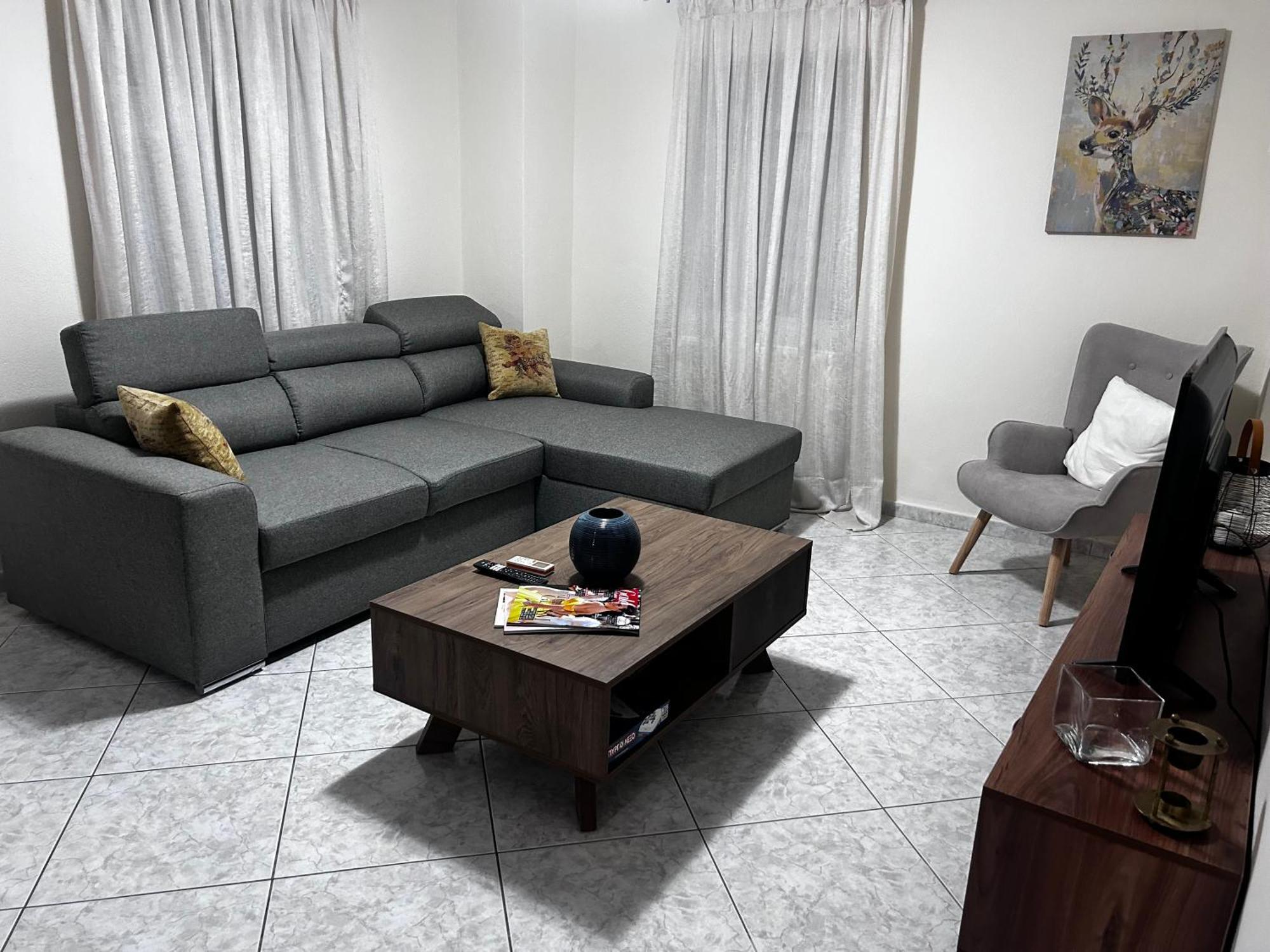Elia Apartment *