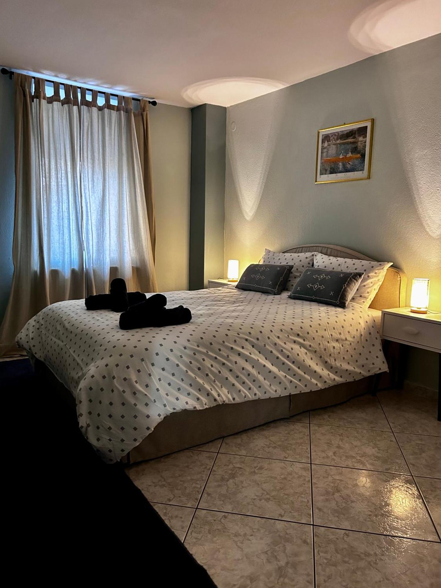 Elia Apartment *
